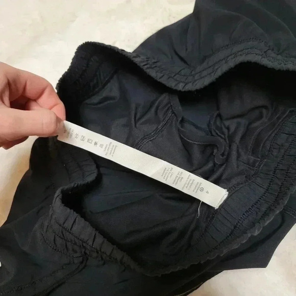 Lululemon Seek The Heat Short II (2.5") Black W7AH4S - Picture 6 of 7